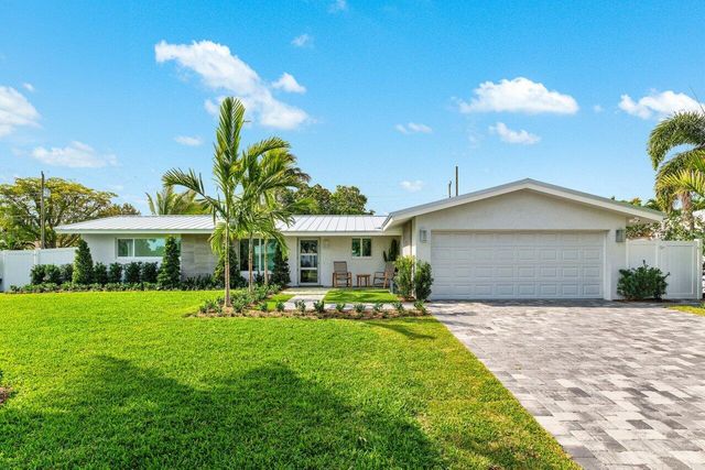 902 SW 27th Place, Boynton Beach, FL 33435
