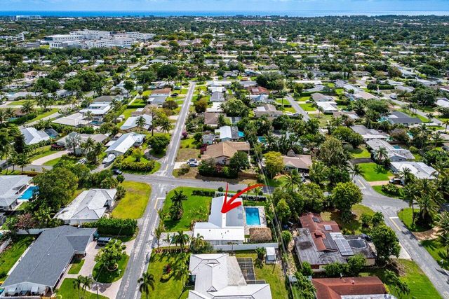 902 SW 27th Place, Boynton Beach, FL 33435