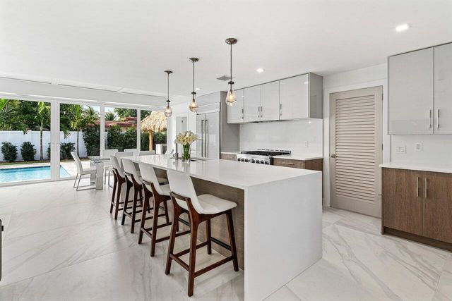 902 SW 27th Place, Boynton Beach, FL 33435