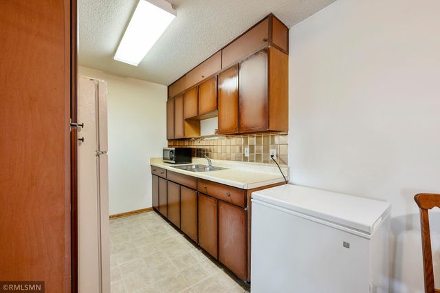 7000 Sandell Avenue 16, Edina, MN 55435