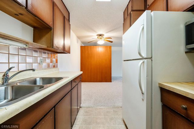 7000 Sandell Avenue 16, Edina, MN 55435