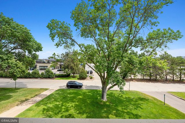 7000 Sandell Avenue 16, Edina, MN 55435