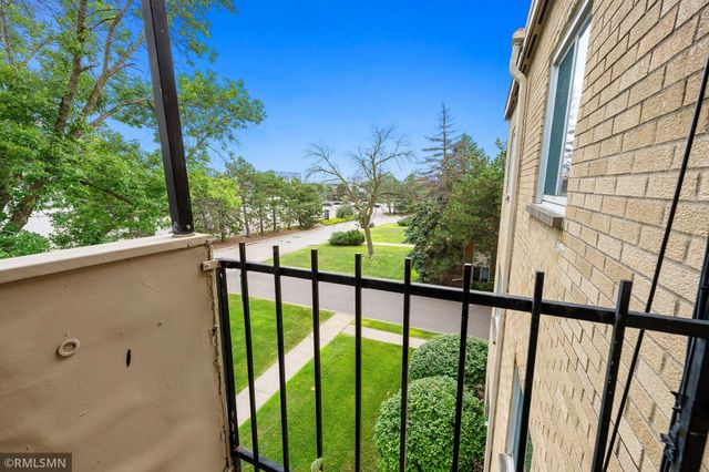 7000 Sandell Avenue 16, Edina, MN 55435