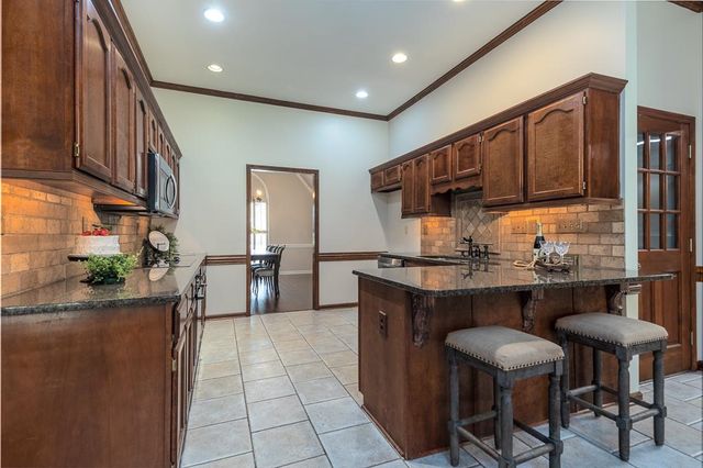 8668 WOOD MILLS DR W, Memphis, TN 38016