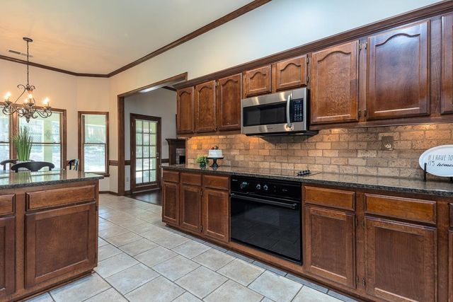 8668 WOOD MILLS DR W, Memphis, TN 38016