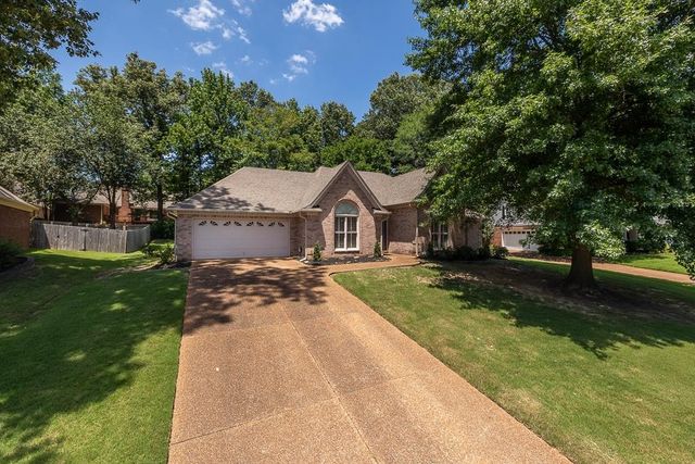 8668 WOOD MILLS DR W, Memphis, TN 38016