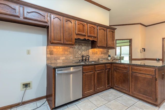 8668 WOOD MILLS DR W, Memphis, TN 38016