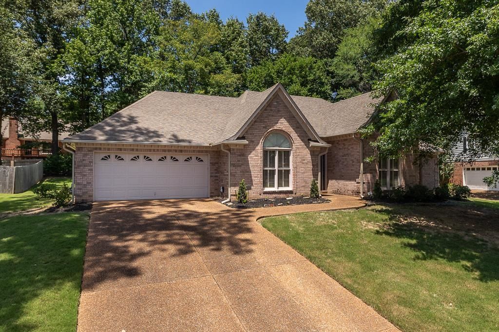 8668 WOOD MILLS DR W, Memphis, TN 38016