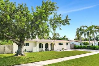 2320 NE 51st Street, Lighthouse Point, FL 33064