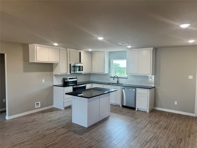 6072 Piper Anne Street, Azle, TX 76020
