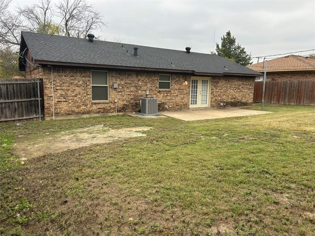 1105 Saturn Drive, Cedar Hill, TX 75104