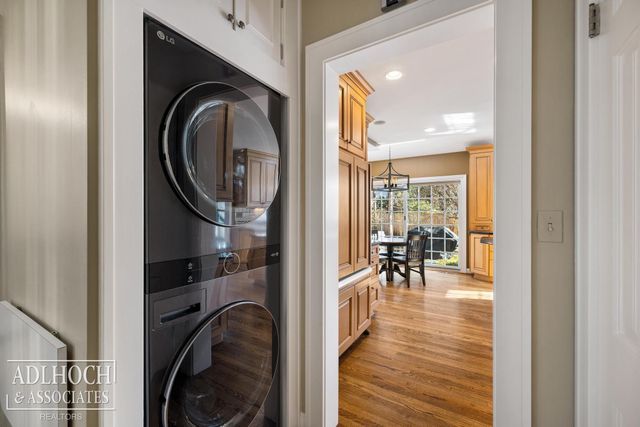 450 University Place, Grosse Pointe, MI 48230