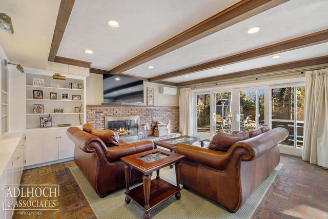 450 University Place, Grosse Pointe, MI 48230