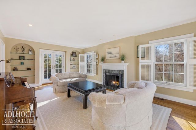 450 University Place, Grosse Pointe, MI 48230