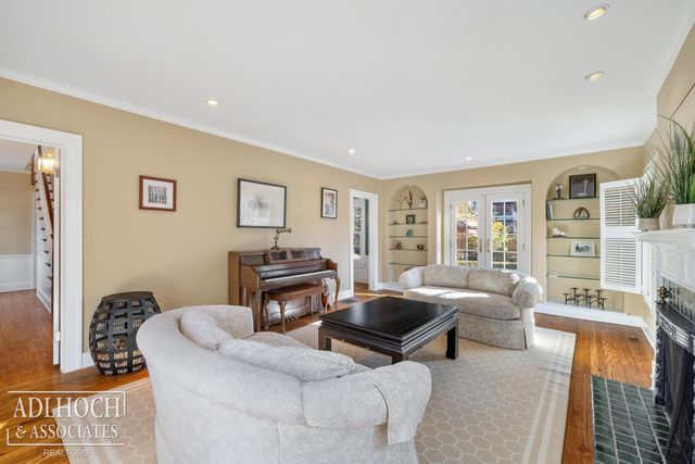 450 University Place, Grosse Pointe, MI 48230