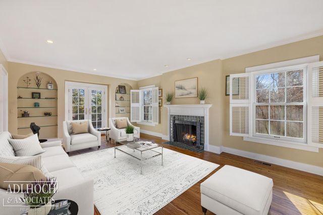 450 University Place, Grosse Pointe, MI 48230