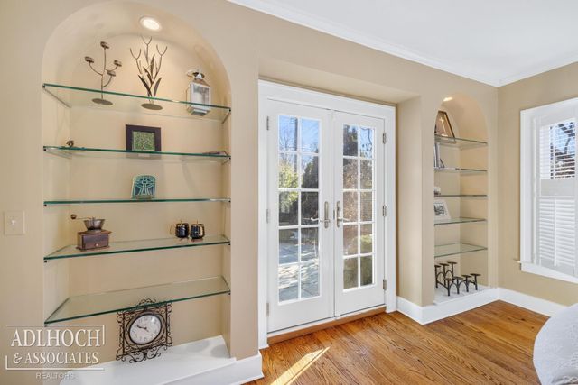 450 University Place, Grosse Pointe, MI 48230