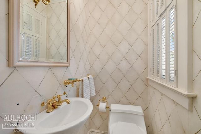 450 University Place, Grosse Pointe, MI 48230