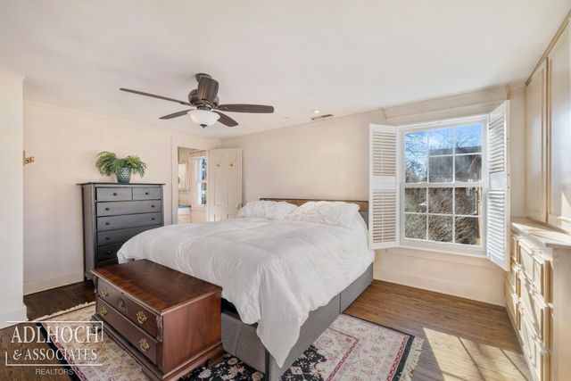 450 University Place, Grosse Pointe, MI 48230