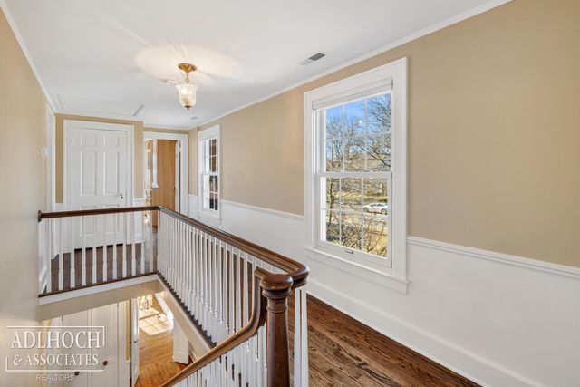 450 University Place, Grosse Pointe, MI 48230