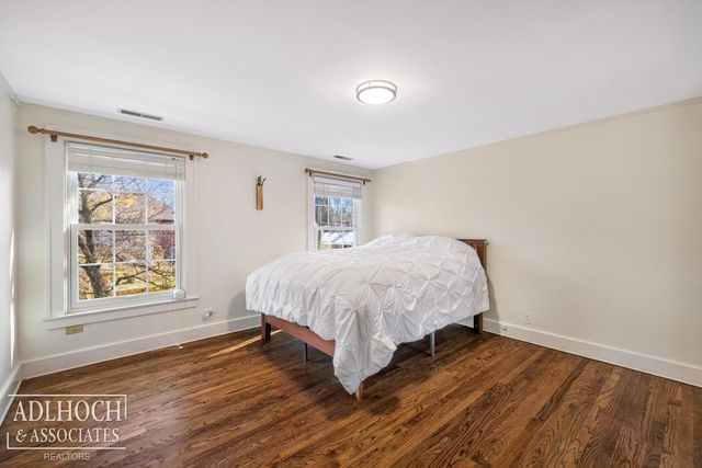 450 University Place, Grosse Pointe, MI 48230