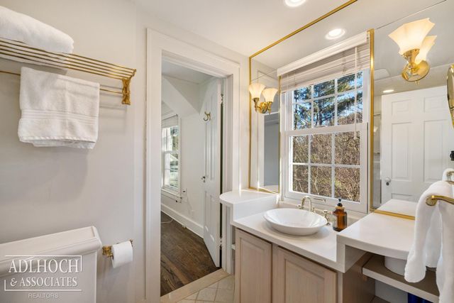 450 University Place, Grosse Pointe, MI 48230