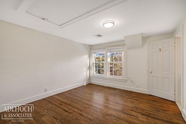 450 University Place, Grosse Pointe, MI 48230