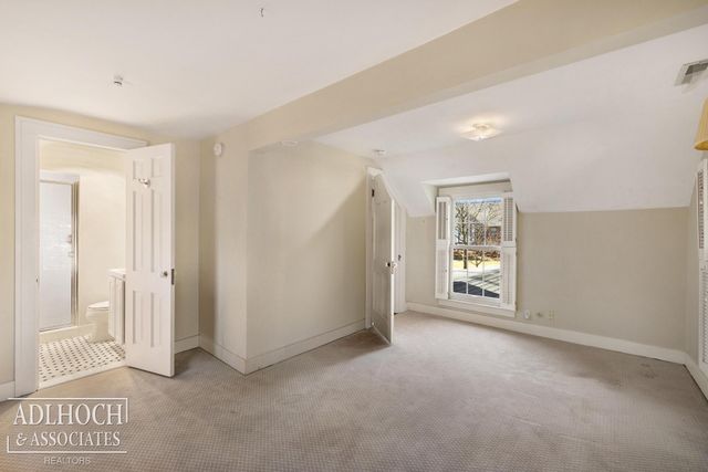 450 University Place, Grosse Pointe, MI 48230