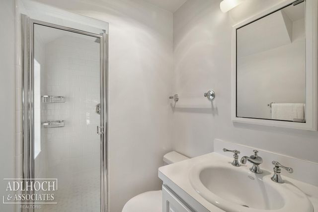 450 University Place, Grosse Pointe, MI 48230