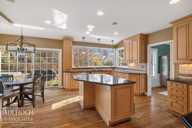 450 University Place, Grosse Pointe, MI 48230