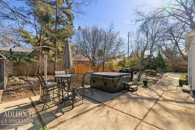 450 University Place, Grosse Pointe, MI 48230