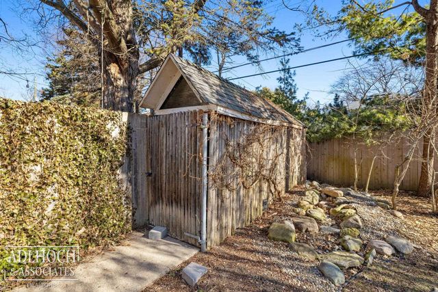 450 University Place, Grosse Pointe, MI 48230