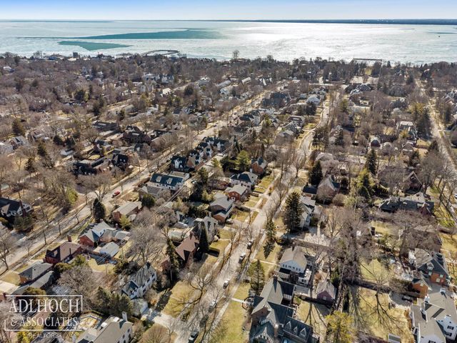 450 University Place, Grosse Pointe, MI 48230