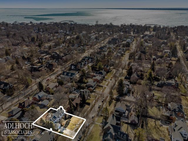 450 University Place, Grosse Pointe, MI 48230