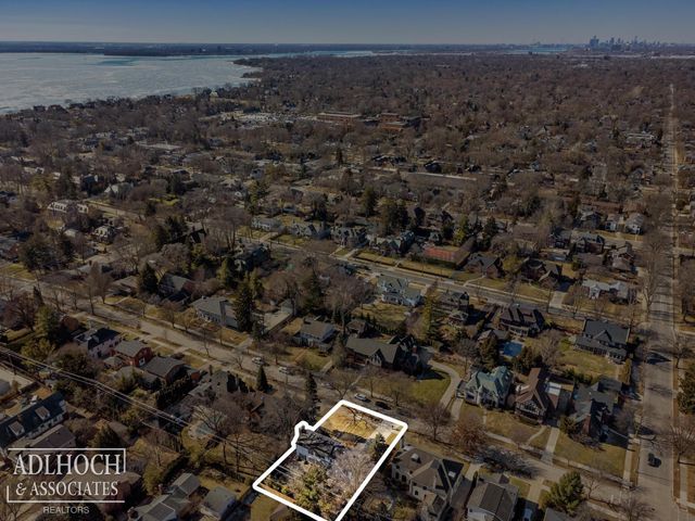 450 University Place, Grosse Pointe, MI 48230