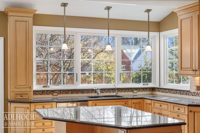 450 University Place, Grosse Pointe, MI 48230