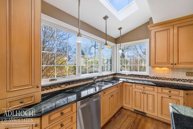 450 University Place, Grosse Pointe, MI 48230