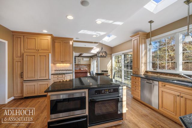 450 University Place, Grosse Pointe, MI 48230