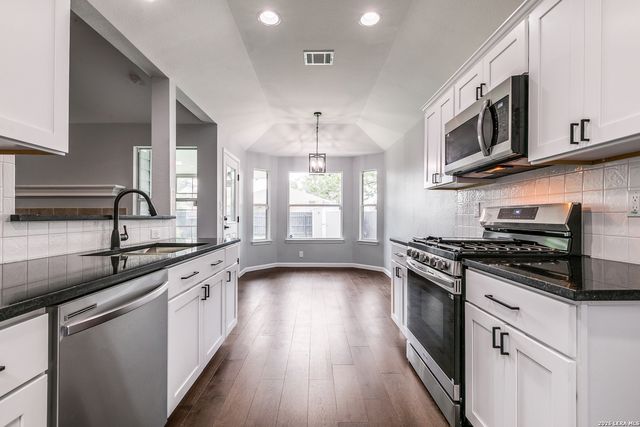 8407 CHALK HILL CV, Converse, TX 78109