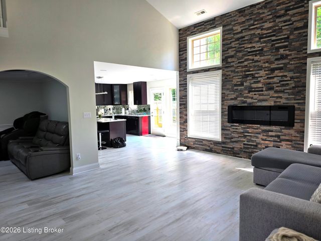 9701 Chetwood Ct, Louisville, KY 40291