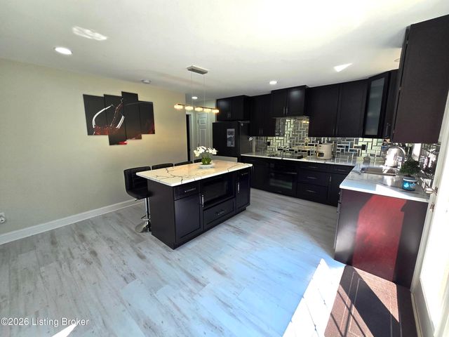 9701 Chetwood Ct, Louisville, KY 40291