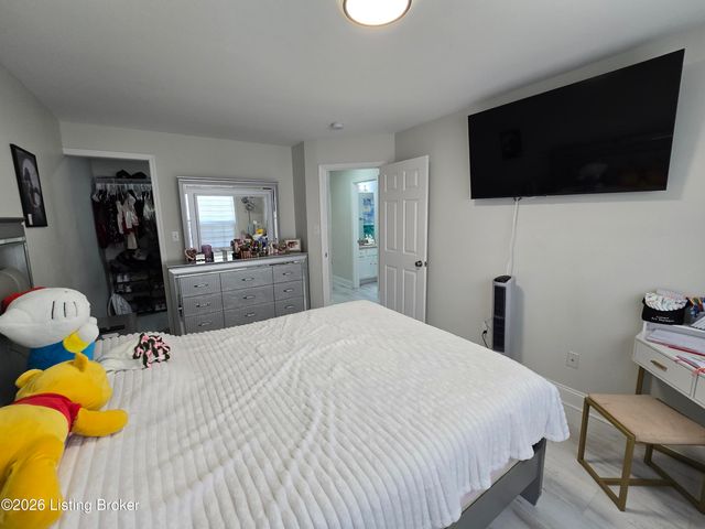 9701 Chetwood Ct, Louisville, KY 40291