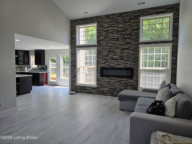9701 Chetwood Ct, Louisville, KY 40291