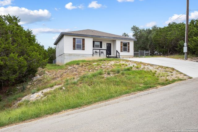 924 SCENIC HILLS DR, Canyon Lake, TX 78133