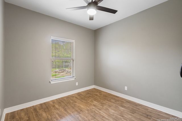 924 SCENIC HILLS DR, Canyon Lake, TX 78133