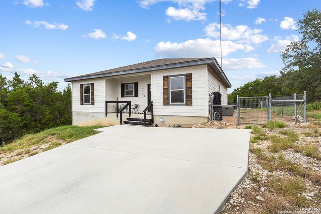 924 SCENIC HILLS DR, Canyon Lake, TX 78133