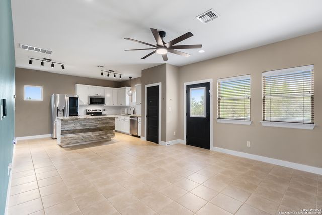 924 SCENIC HILLS DR, Canyon Lake, TX 78133