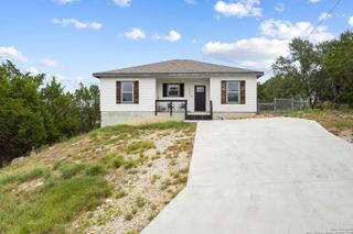 924 SCENIC HILLS DR, Canyon Lake, TX 78133