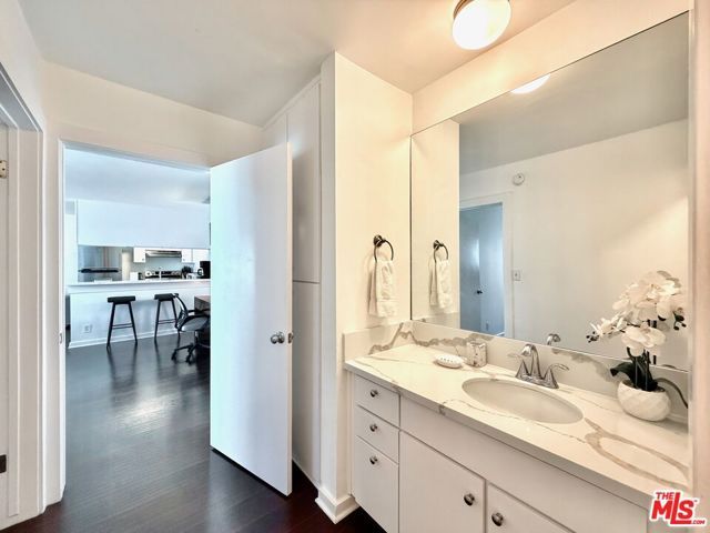 5805 W 8th Street 308, Los Angeles, CA 90036