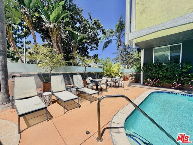 5805 W 8th Street 308, Los Angeles, CA 90036